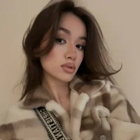 VivianKnight Φωτ, Προφίλ