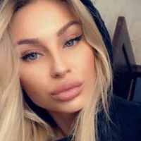 LianaLione's Profile Pic