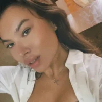 Gambar Profil Tia_Kerry