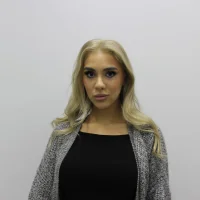 CarolineSnoww's Avatar Pic