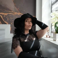 QueenAliceReign webcam model
