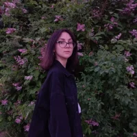 LiliBirdv's Profile Pic