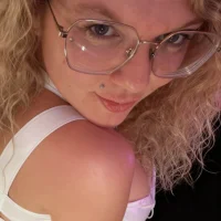 Slika avatara modela CurvyAnonymousGirl89