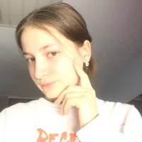 EsmaClive Φωτ, Προφίλ