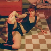 servenicoledickman's Offline Chat Room