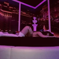 royle-luvs-pole webcam