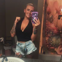 blondbombshell44's Avatar Pic