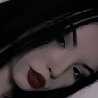 ElviaBorne Φωτ, Προφίλ