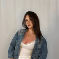 DebbyAramini's Avatar Pic