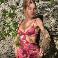 spicyhugecock Adlı Modelin Avatarı