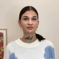 EstherElIiott's Avatar Pic