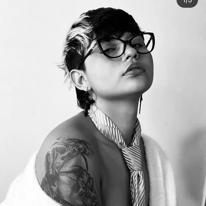 A_CURVY_HOT