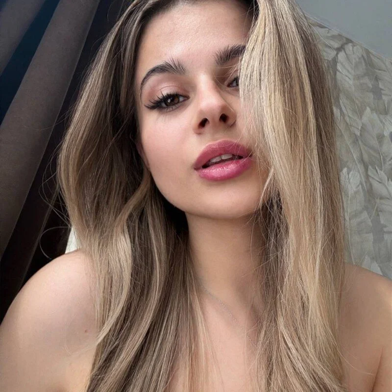 berry_alma Stripchat profile image