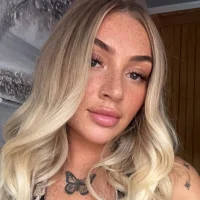 RoxxieFaye's Profile Pic