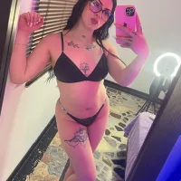 Emmie_Hot