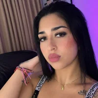 EmilyyyFoxx webcam model