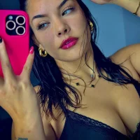 Desiree1's Profile Pic