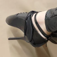 Julia11992's Avatar Photo