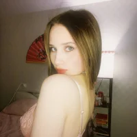 Bella__Ray Adlı Modelin Avatarı
