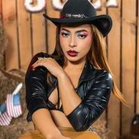 MiiaaMoonroee: изображение аватарки
