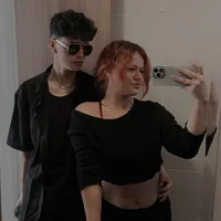 hottie_couplee's Avatar Pic