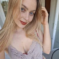 รูปโปรไฟล์ของ IzzyAzaleea