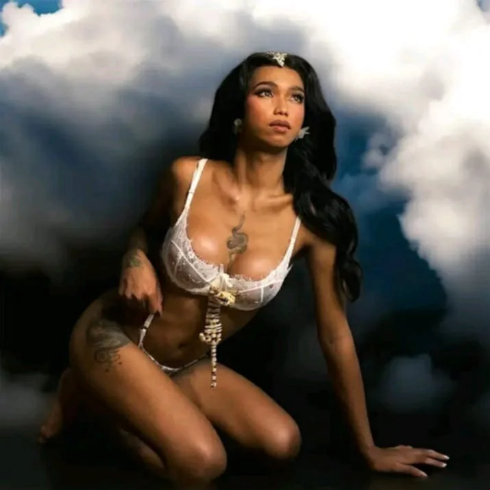 SluttyWhoreAra profile photo