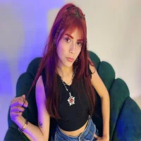 VioletteRoselle Adlı Modelin Avatarı