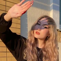 PollyRuiz Φωτ, Προφίλ