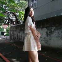 LynseyLoren's Avatar Photo