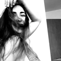 NiceTanni Φωτ, Προφίλ