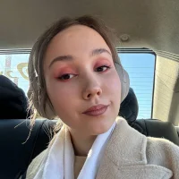 LunaBlossomf's Profile Pic