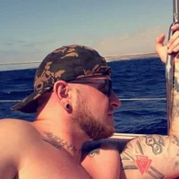 RomWoolf Φωτ, Προφίλ