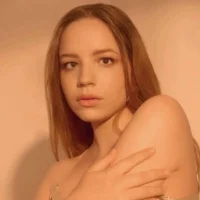 QueenieGravlin's Avatar Pic