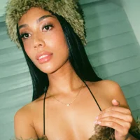 Sunny_sexie Adlı Modelin Avatarı
