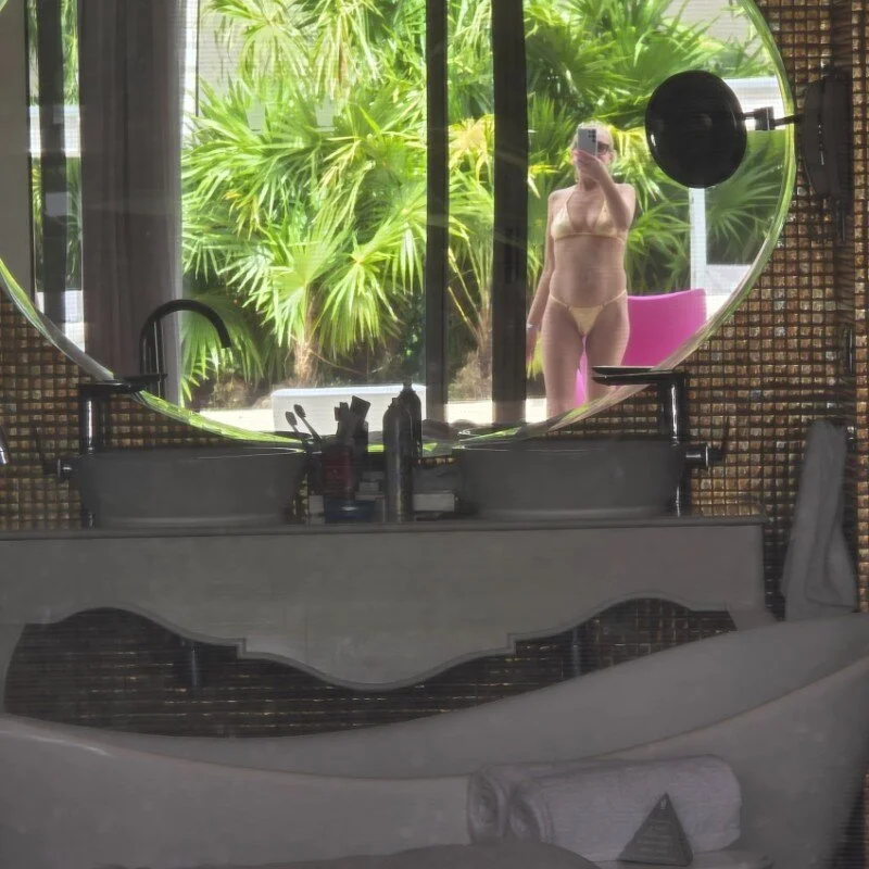 BaditaLuna's nudes and profile