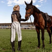 RosFoxy's Profile Pic