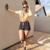 SaffronBlack webcam model