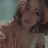 AnnaHallf's Profile Pic