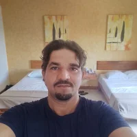 8IsreaKMitc4 webcam