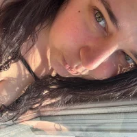 Vikii2002's Profile Pic