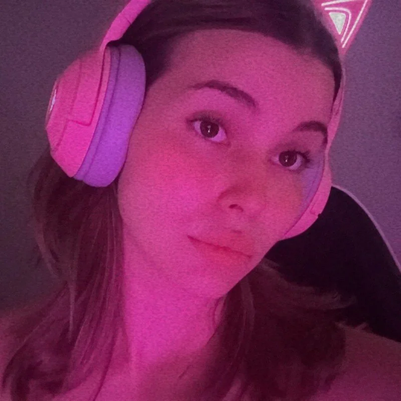 ShyHotNerd Stripchat profile image