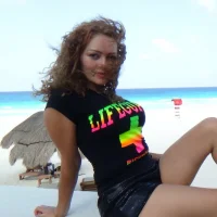 littleizzii's Profile Pic