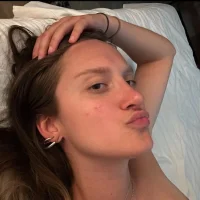 lara_crofs's Profile Pic