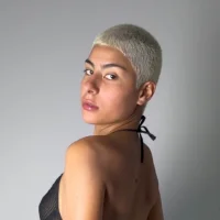 AriadneRose Φω τ, Προφίλ