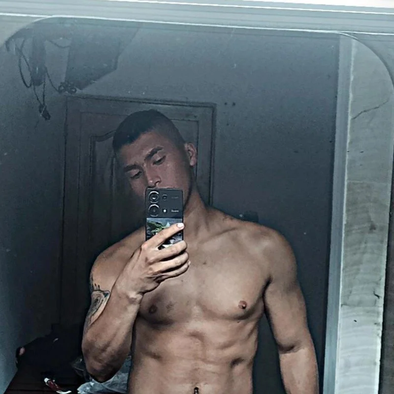 estivenhot profile photo