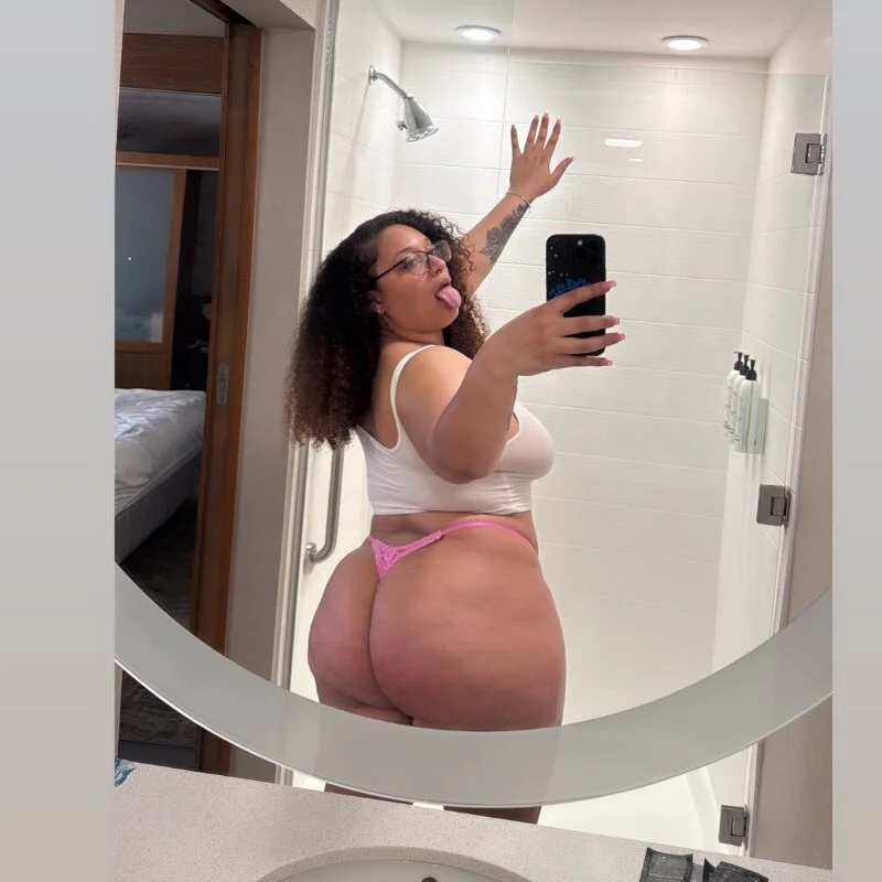 2tonedbaddie0 profile photo