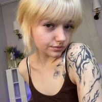 Slika avatara modela LunaaBee