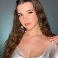 AlinaMeyes Φωτ, Προφίλ