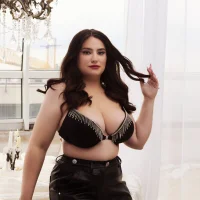 LunaPearll's Profile Pic